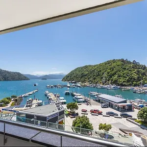 https://astonishing-views-superb-waterfront-apartment.wellingtonnzhotels.com